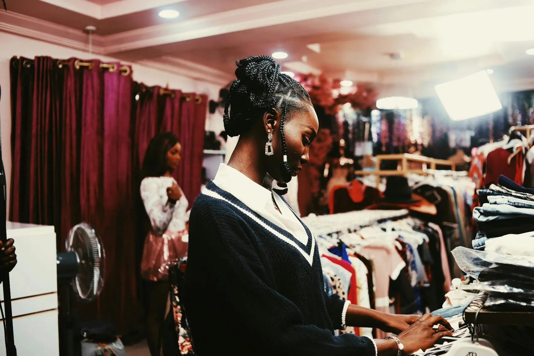 Give boutique and specialty merchants a stronger public presence